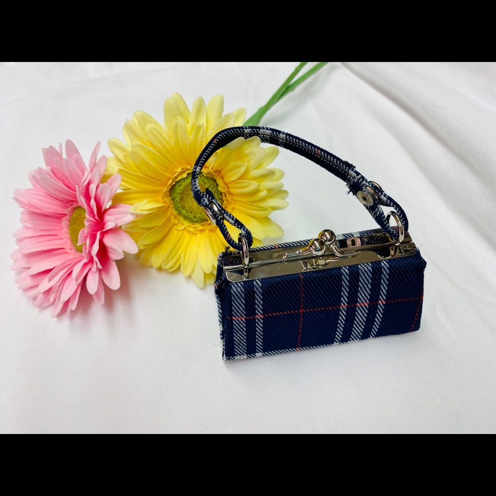 💕Tiny Lipstick 👄 Purse💕